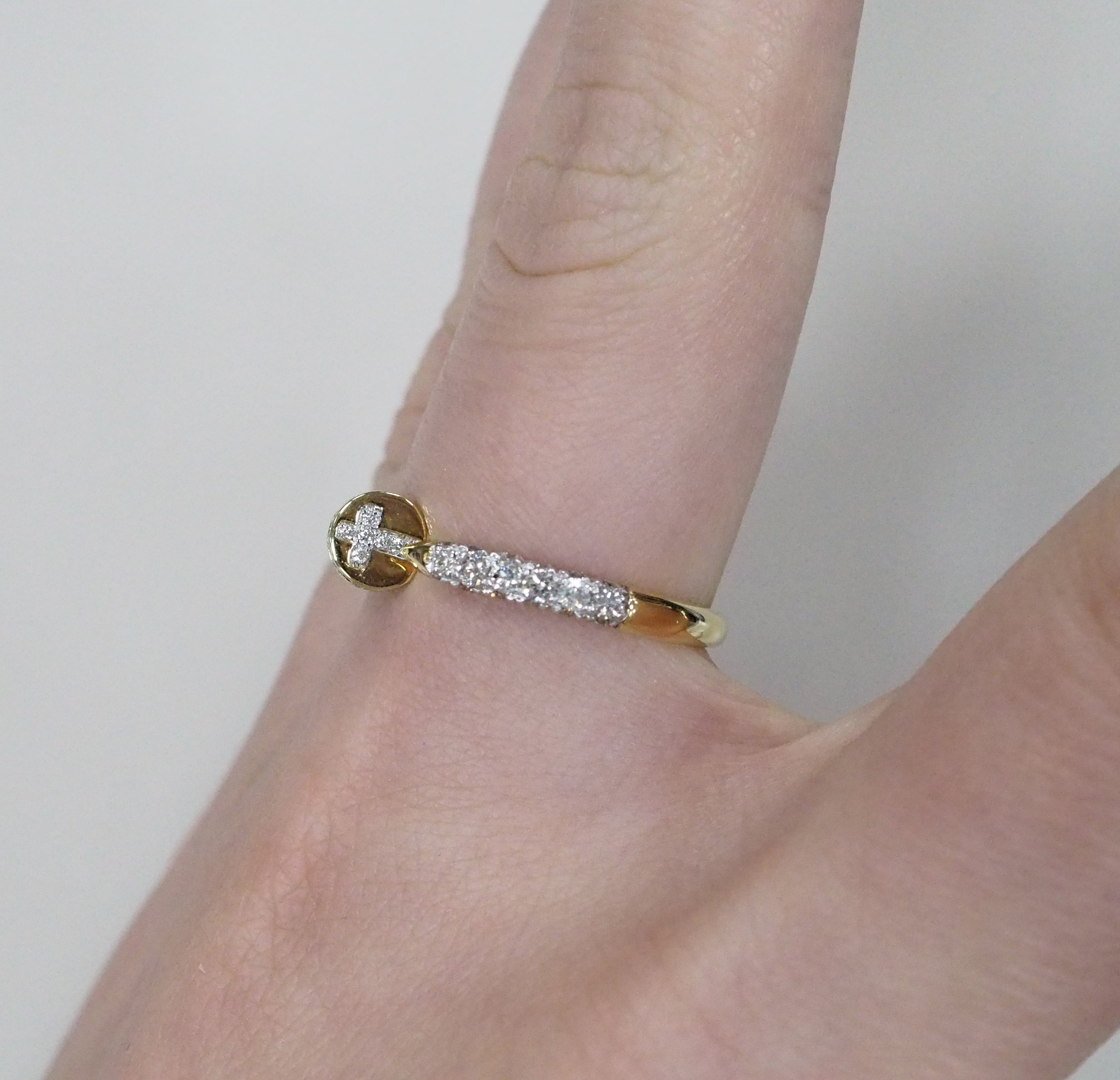 Незамкнутое кольцо из желтого золота с бриллиантами "Гвоздь"